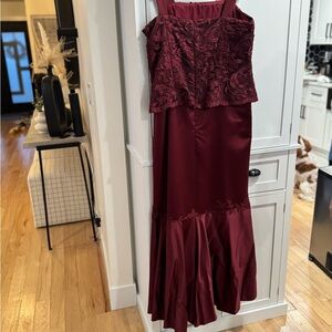 Elegant Burgundy Evening Dress